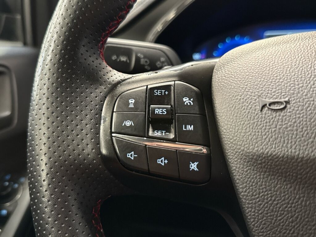 Ford Focus 2022 Musta