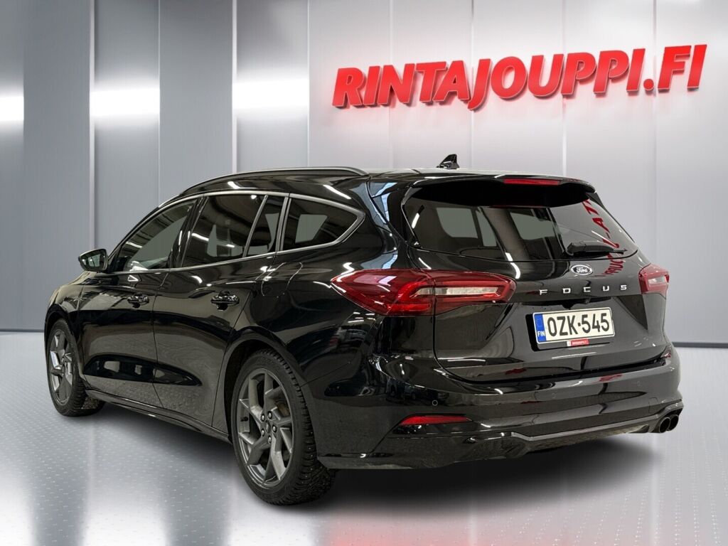 Ford Focus 2022 Musta