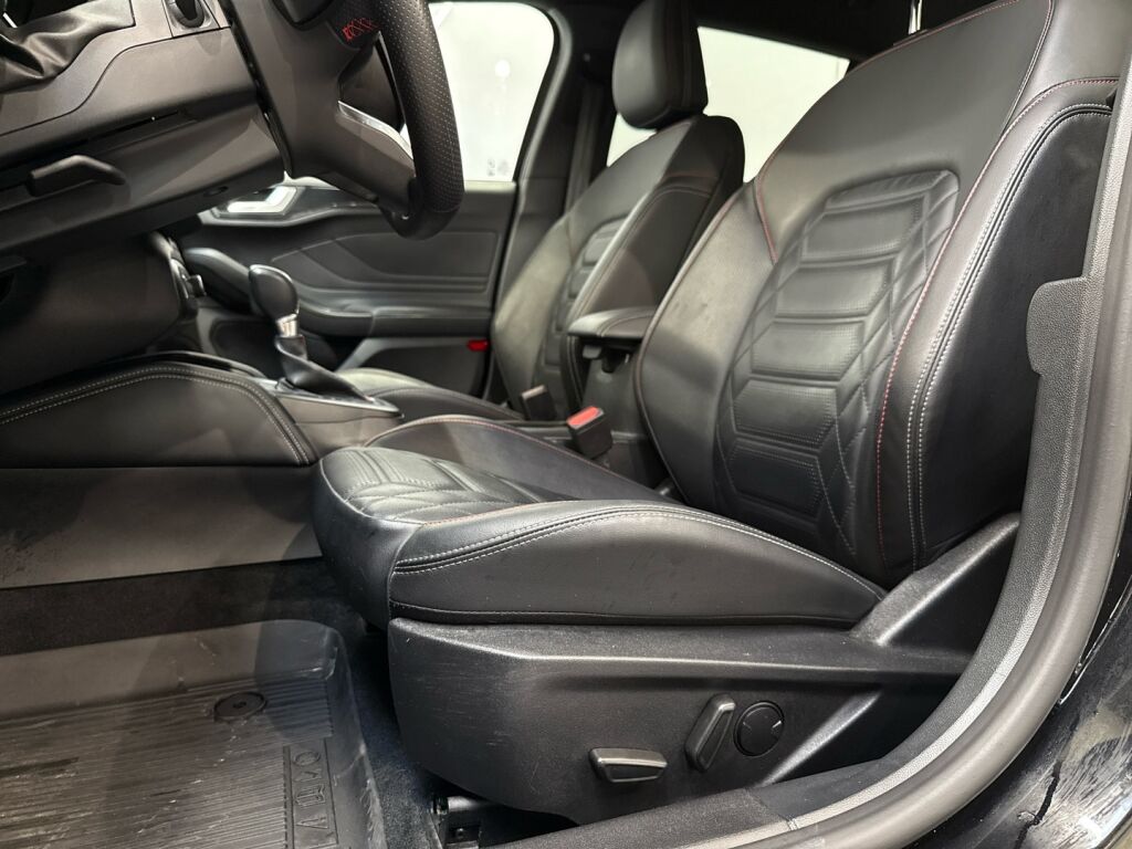 Ford Focus 2022 Musta