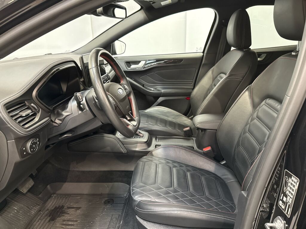 Ford Focus 2022 Musta