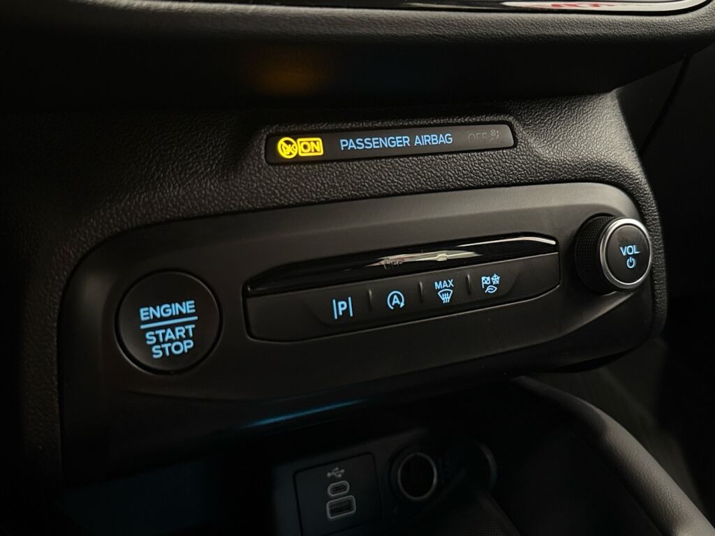 Ford Focus 2022 Musta