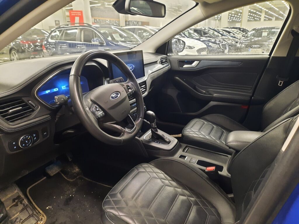 Ford Focus 2022 Sininen