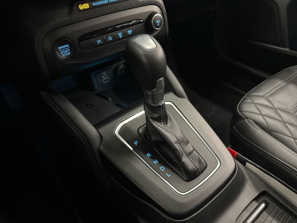 Ford Focus 2022 Sininen