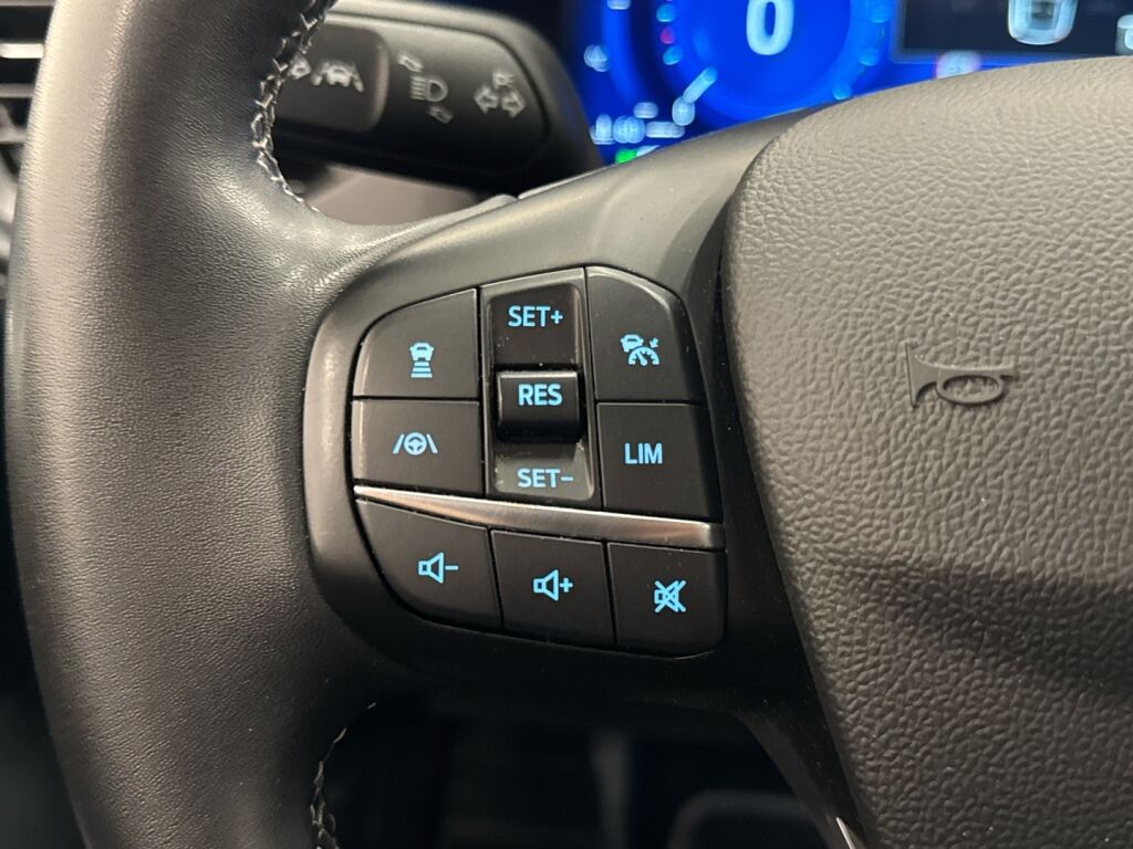 Ford Focus 2022 Sininen