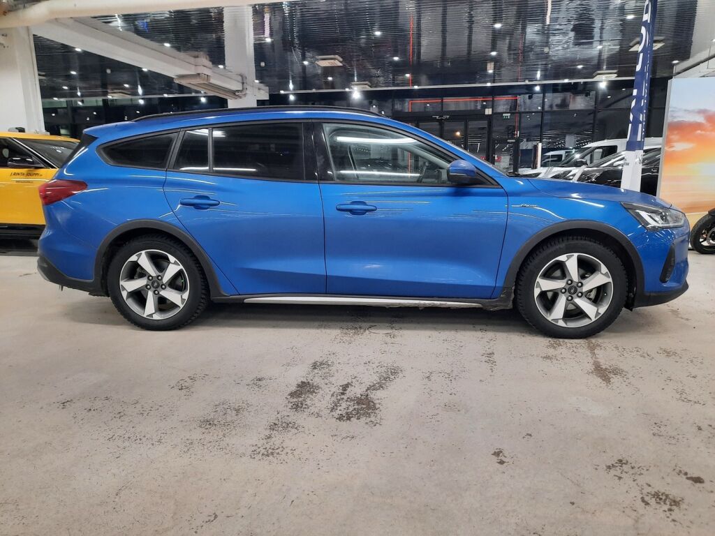 Ford Focus 2022 Sininen