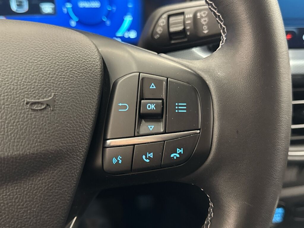 Ford Focus 2022 Sininen