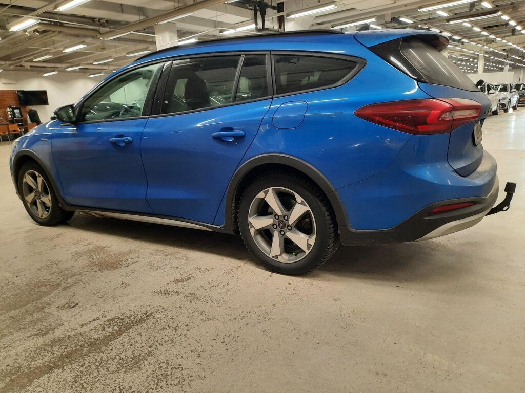 Ford Focus 2022 Sininen