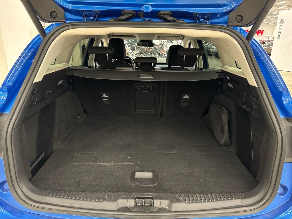 Ford Focus 2022 Sininen