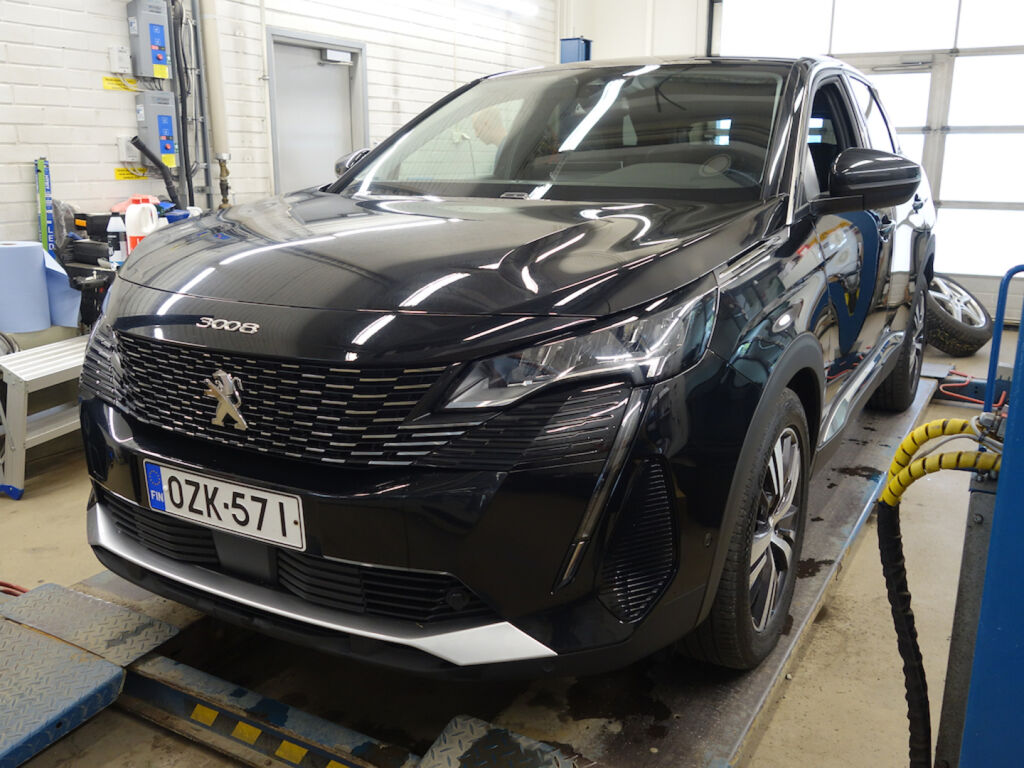Peugeot 3008 2022 Musta