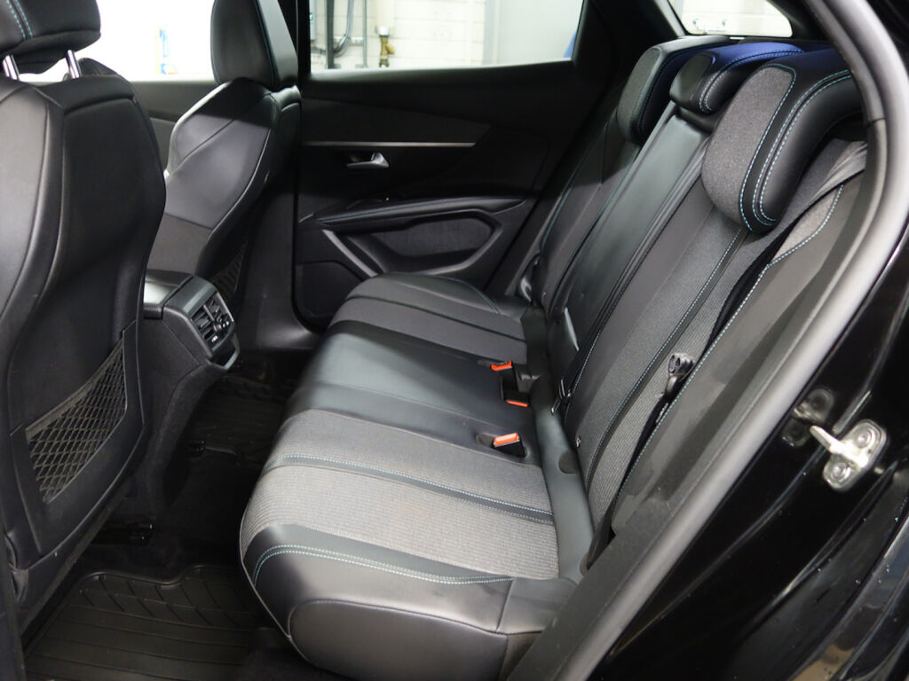 Peugeot 3008 2022 Musta
