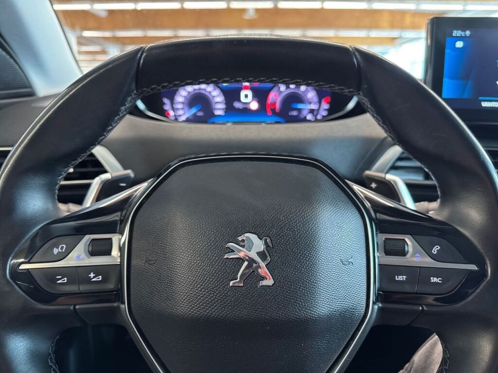 Peugeot 3008 2022 Musta