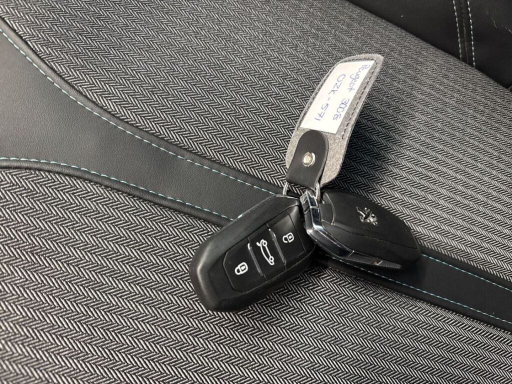 Peugeot 3008 2022 Musta