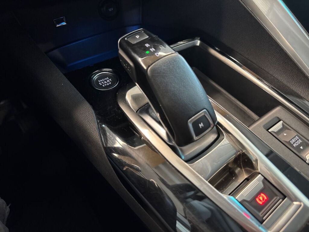 Peugeot 3008 2022 Musta