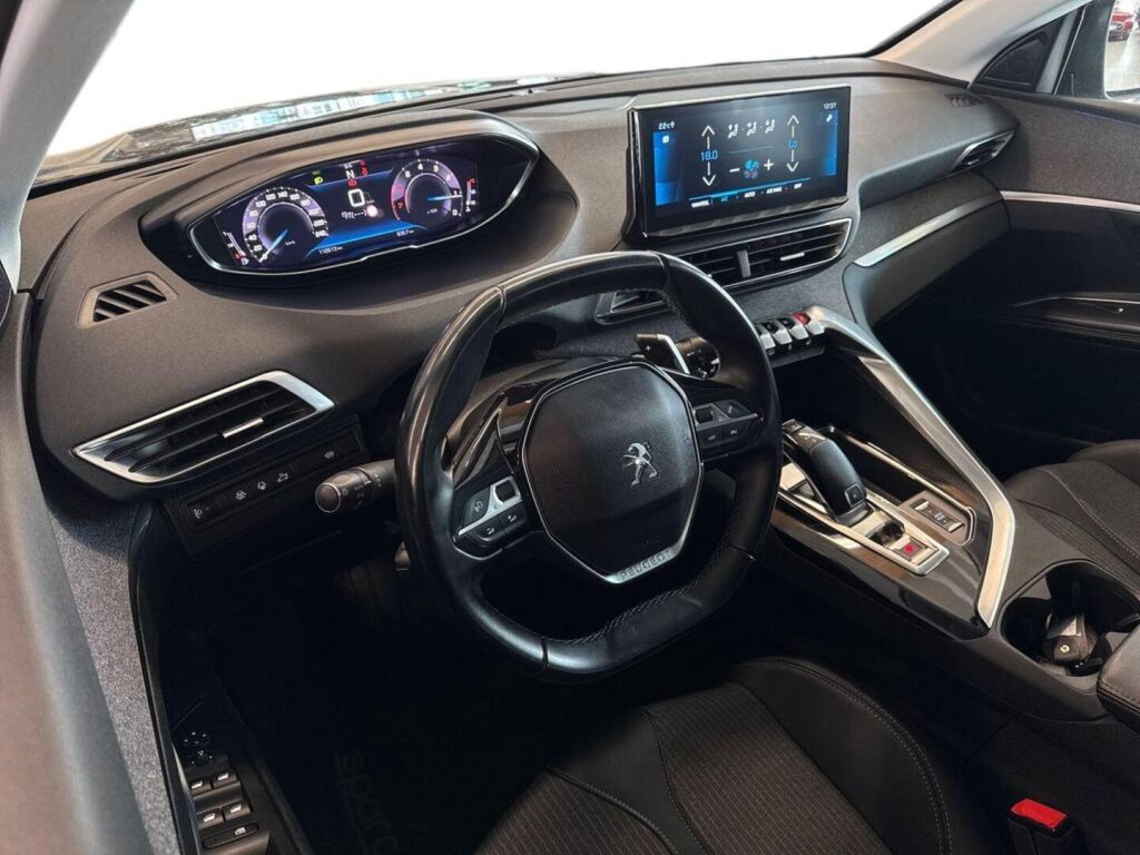 Peugeot 3008 2022 Musta