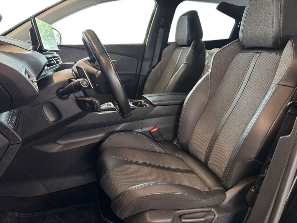 Peugeot 3008 2022 Musta