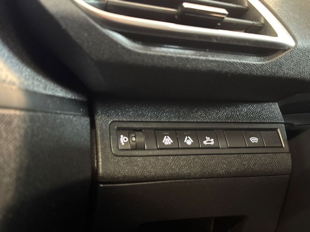 Peugeot 3008 2022 Musta