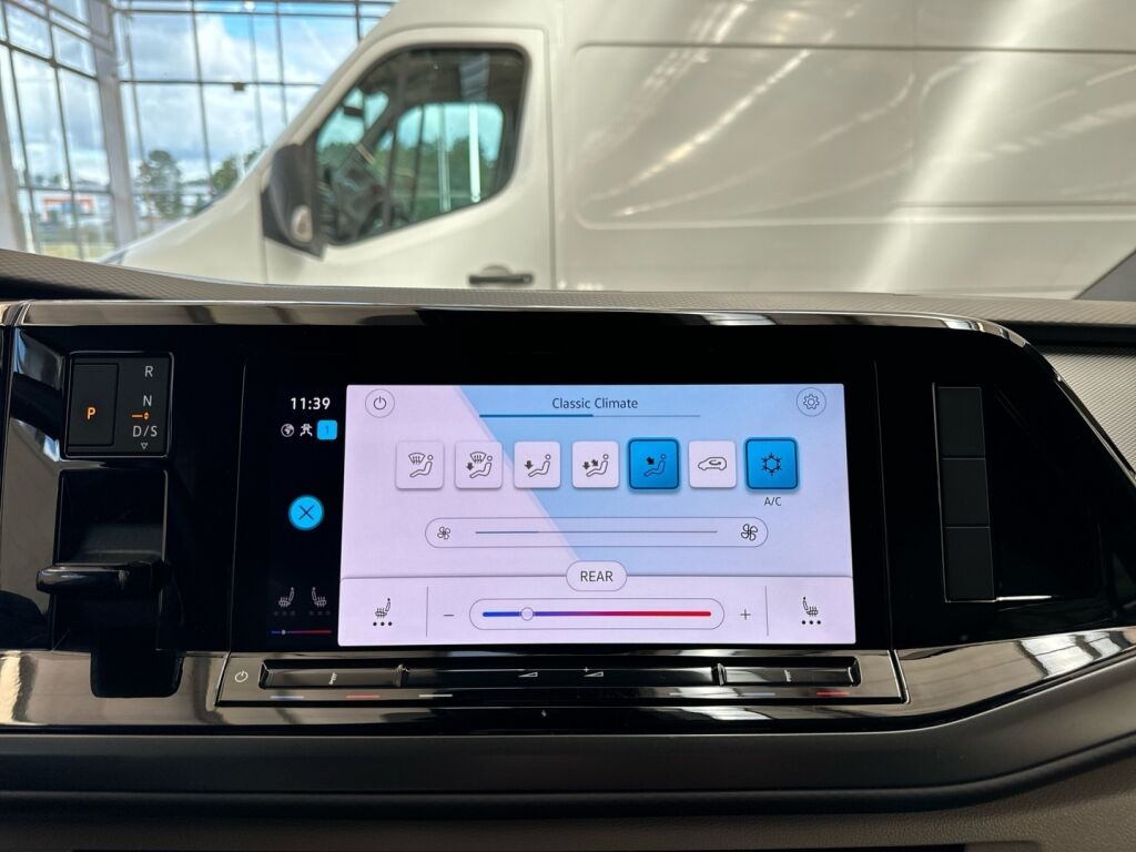 Volkswagen Multivan 2022 Valkoinen