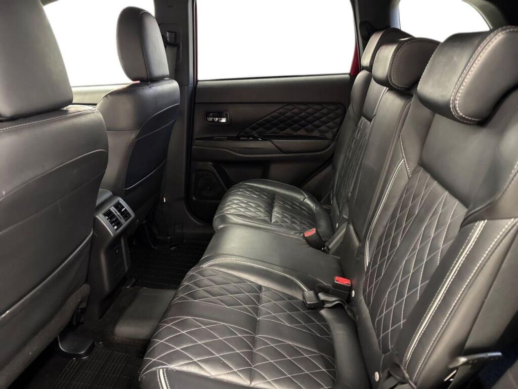 Mitsubishi Outlander PHEV 2019 Punainen