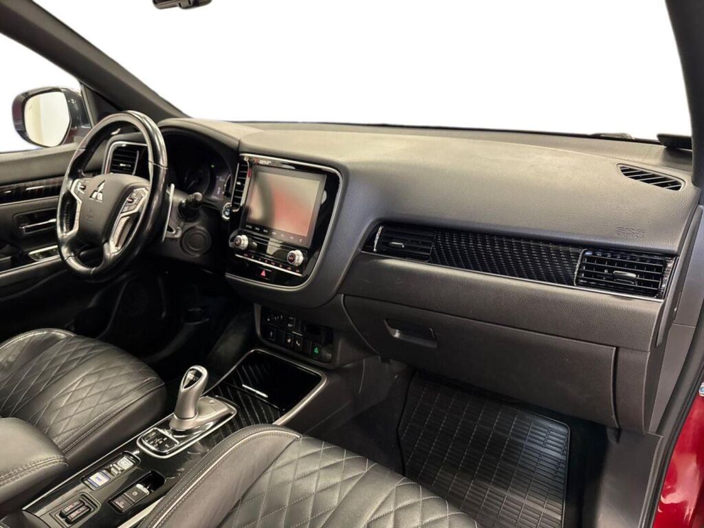 Mitsubishi Outlander PHEV 2019 Punainen