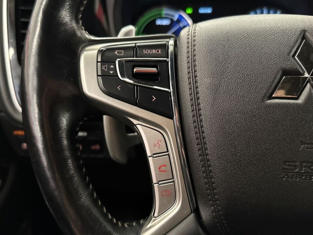 Mitsubishi Outlander PHEV 2019 Punainen
