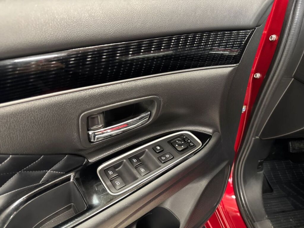 Mitsubishi Outlander PHEV 2019 Punainen