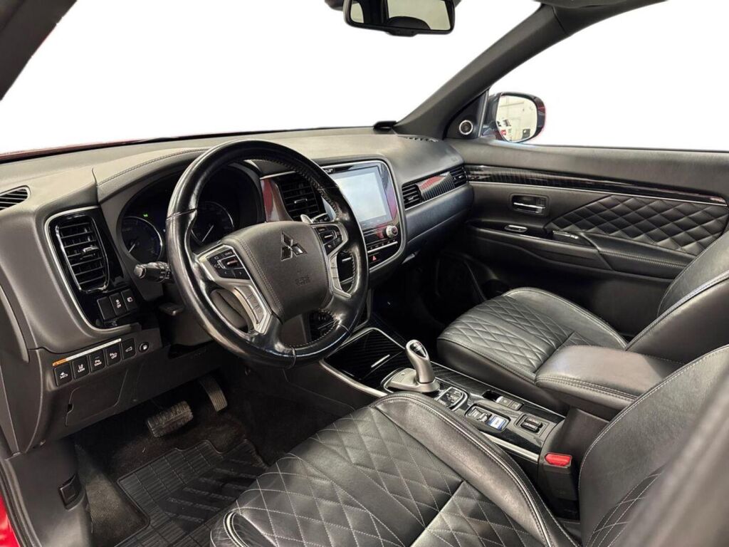 Mitsubishi Outlander PHEV 2019 Punainen