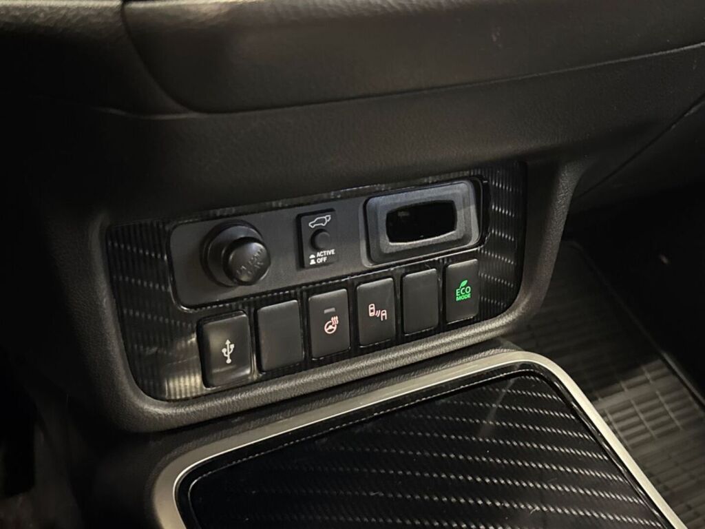 Mitsubishi Outlander PHEV 2019 Punainen