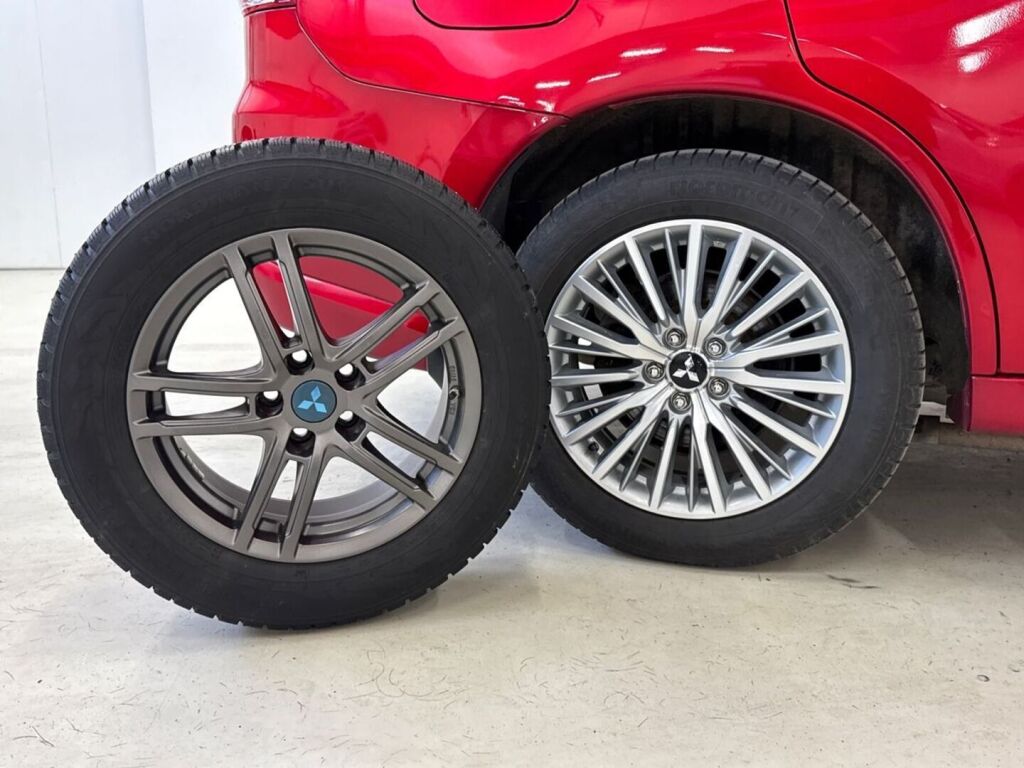 Mitsubishi Outlander PHEV 2019 Punainen