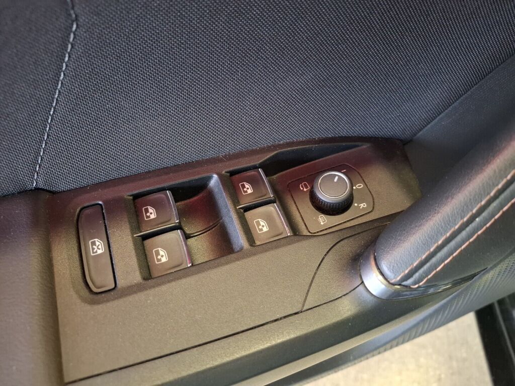 Cupra Leon Sportstourer 2021 Musta