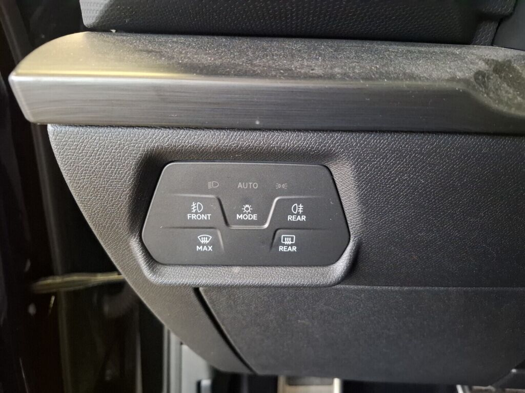 Cupra Leon Sportstourer 2021 Musta