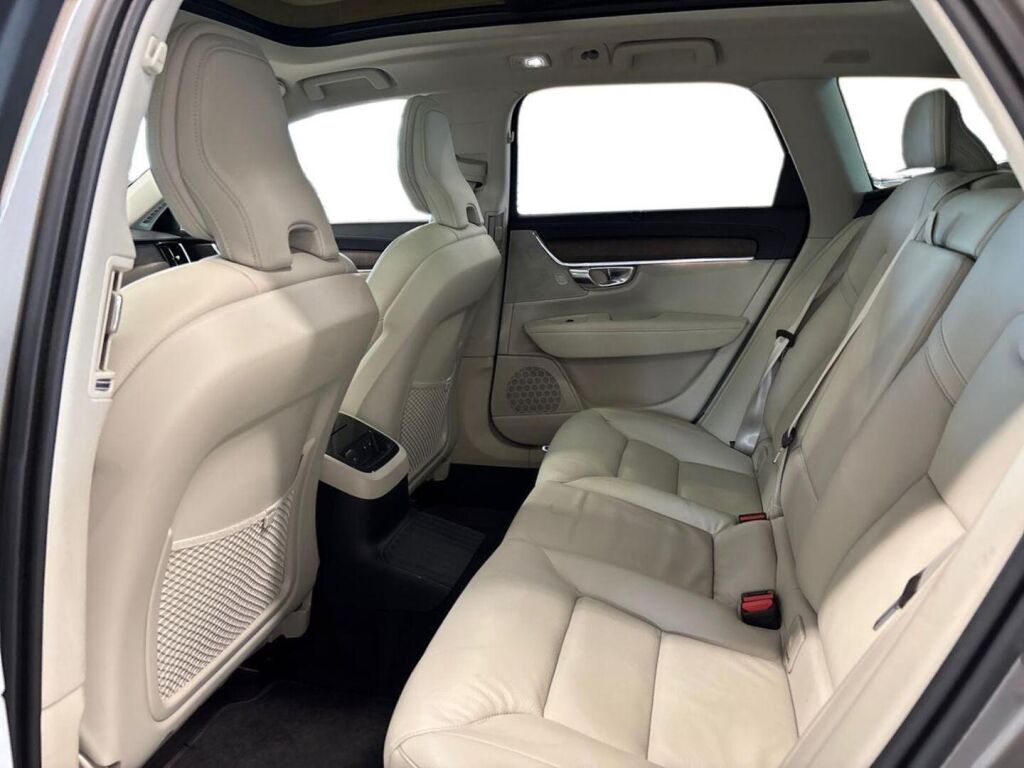 Volvo V90 2022 Harmaa
