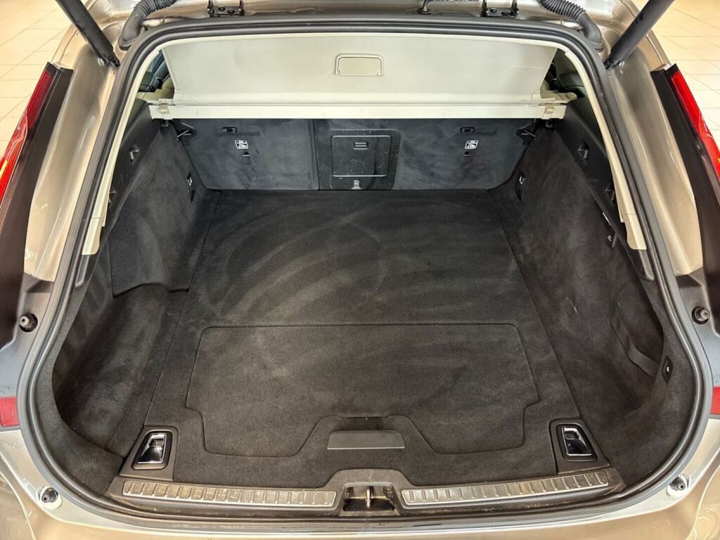 Volvo V90 2022 Harmaa
