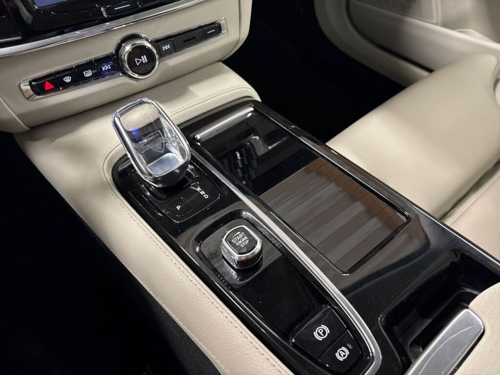 Volvo V90 2022 Harmaa