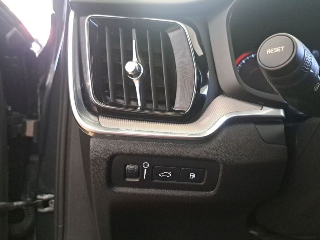 Volvo V60 2020 Harmaa