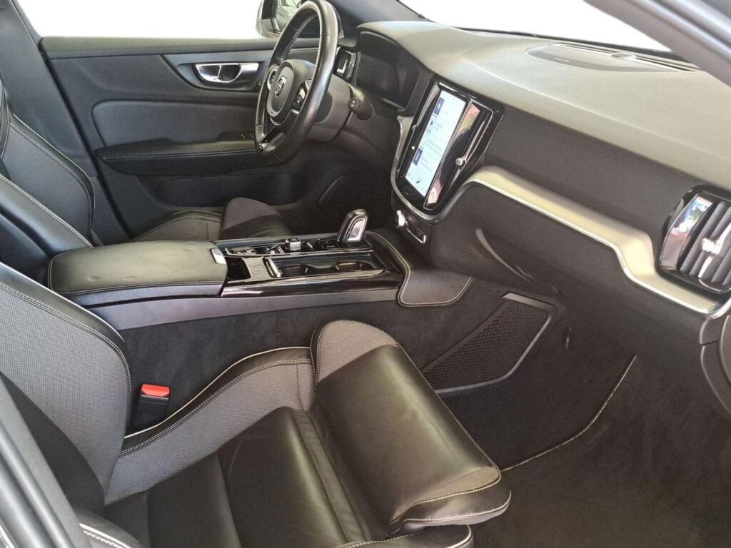 Volvo V60 2020 Harmaa