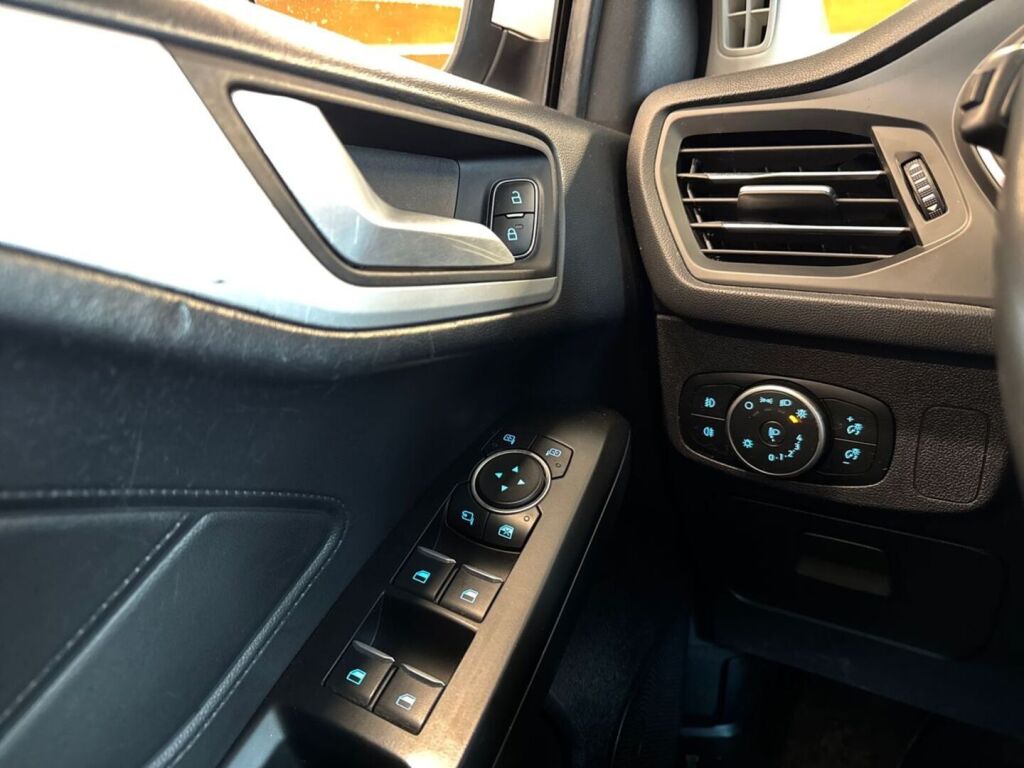 Ford Focus 2020 Valkoinen