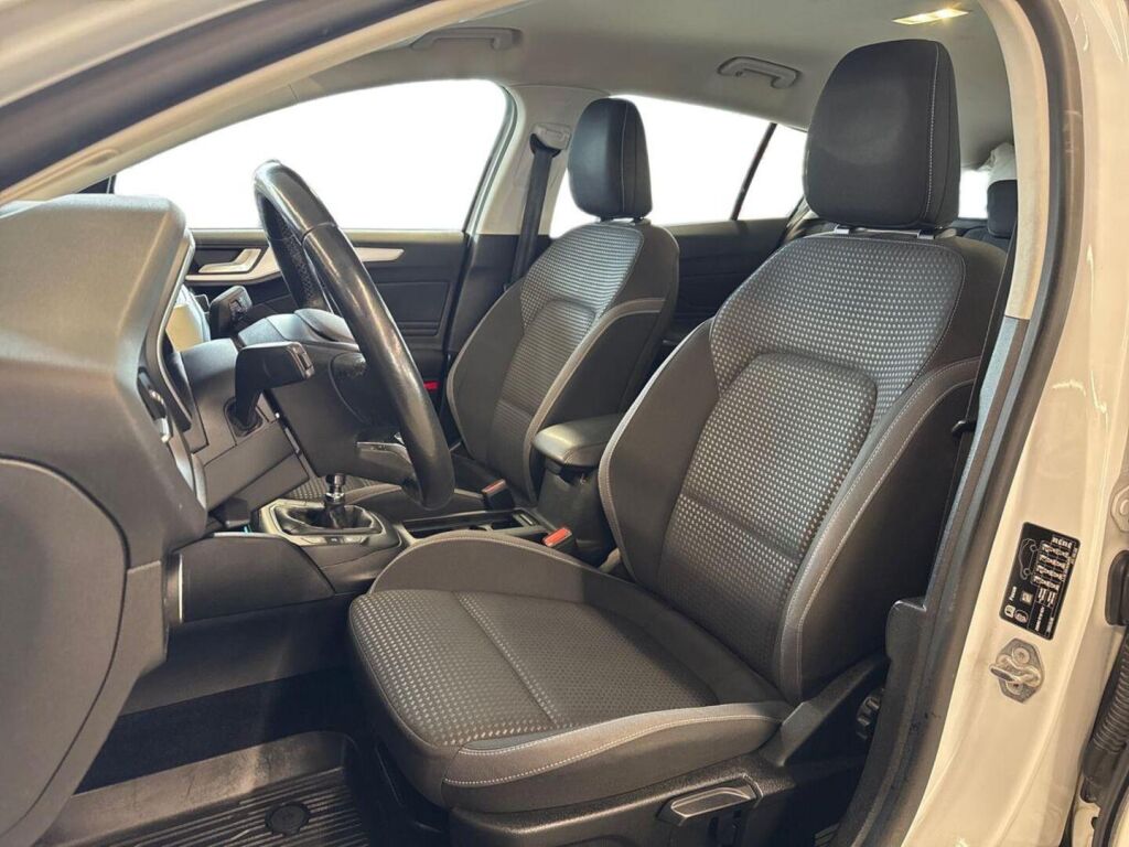 Ford Focus 2020 Valkoinen