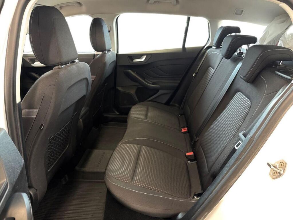 Ford Focus 2020 Valkoinen