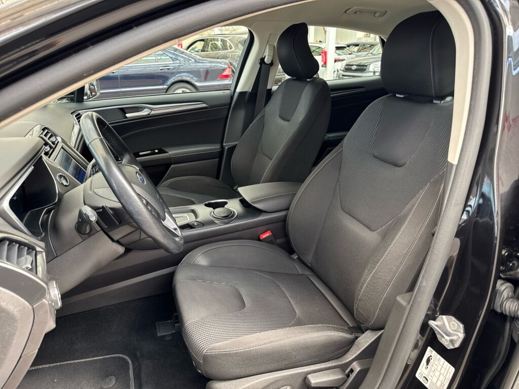 Ford Mondeo 2020 Musta