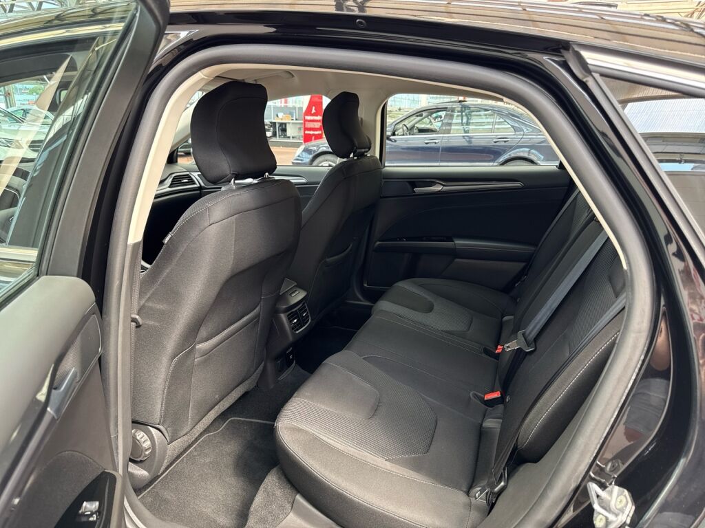 Ford Mondeo 2020 Musta