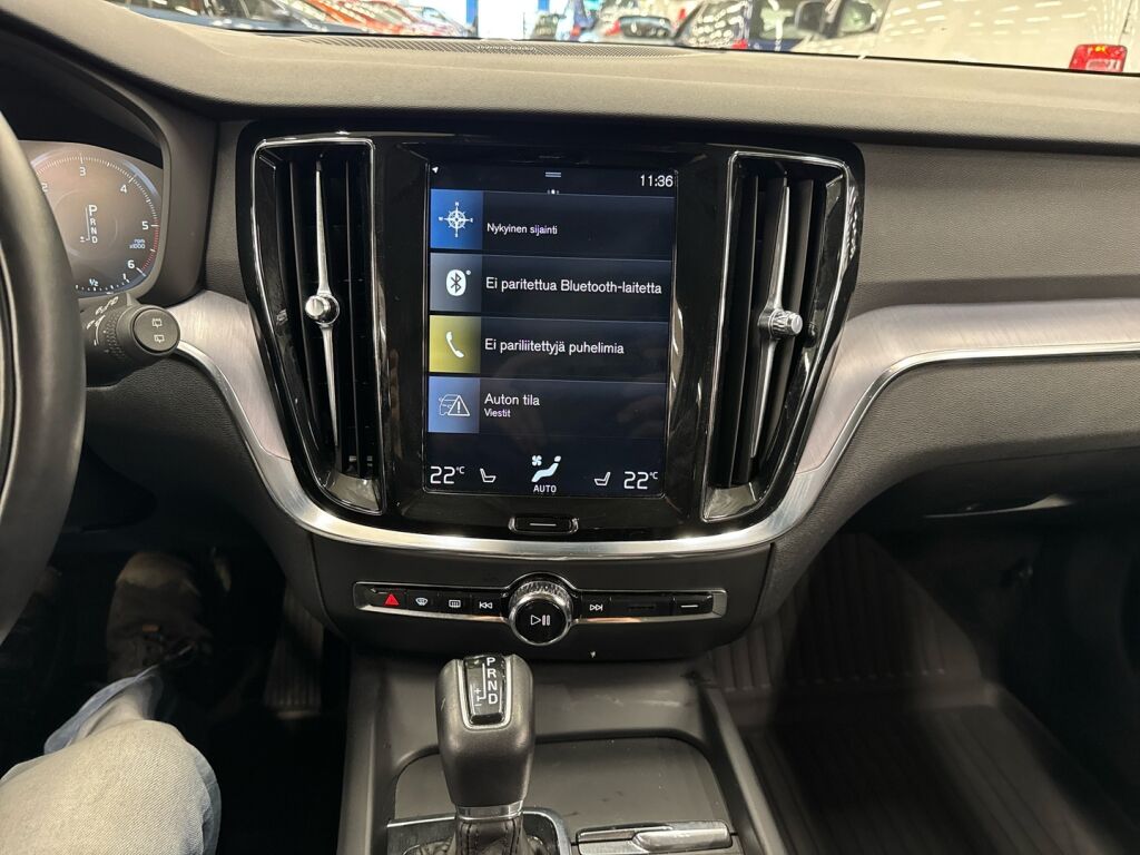 Volvo V60 2020 Musta