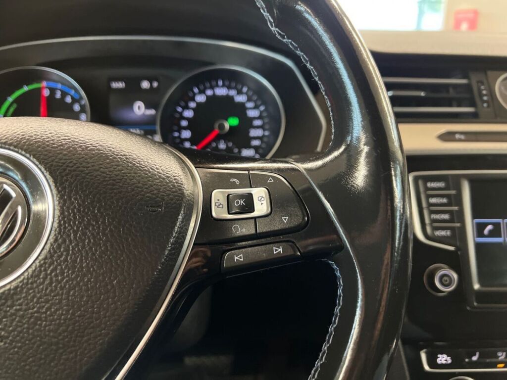 Volkswagen Passat 2017 Musta