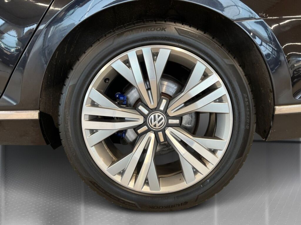 Volkswagen Passat 2017 Musta