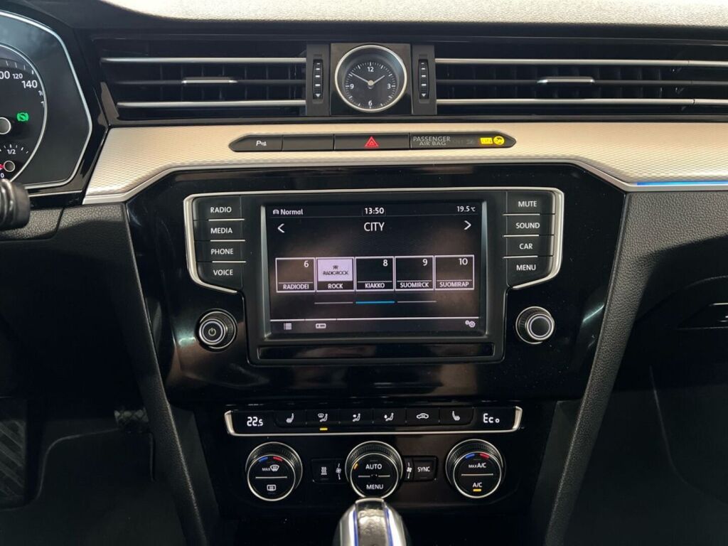 Volkswagen Passat 2017 Musta