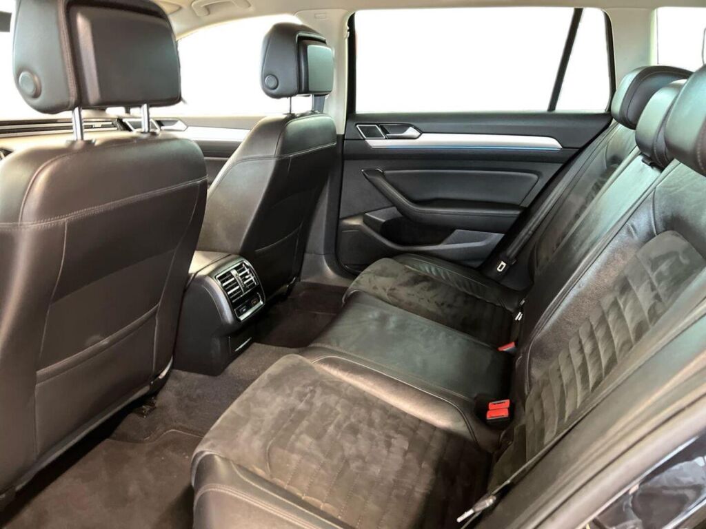 Volkswagen Passat 2017 Musta