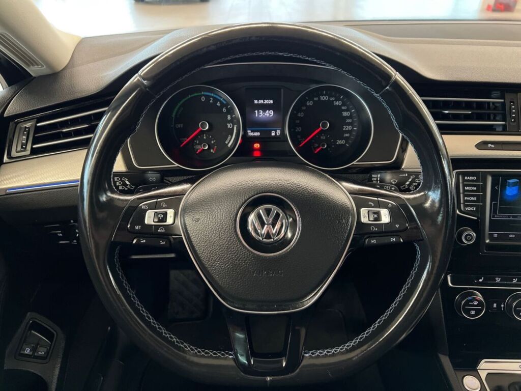 Volkswagen Passat 2017 Musta