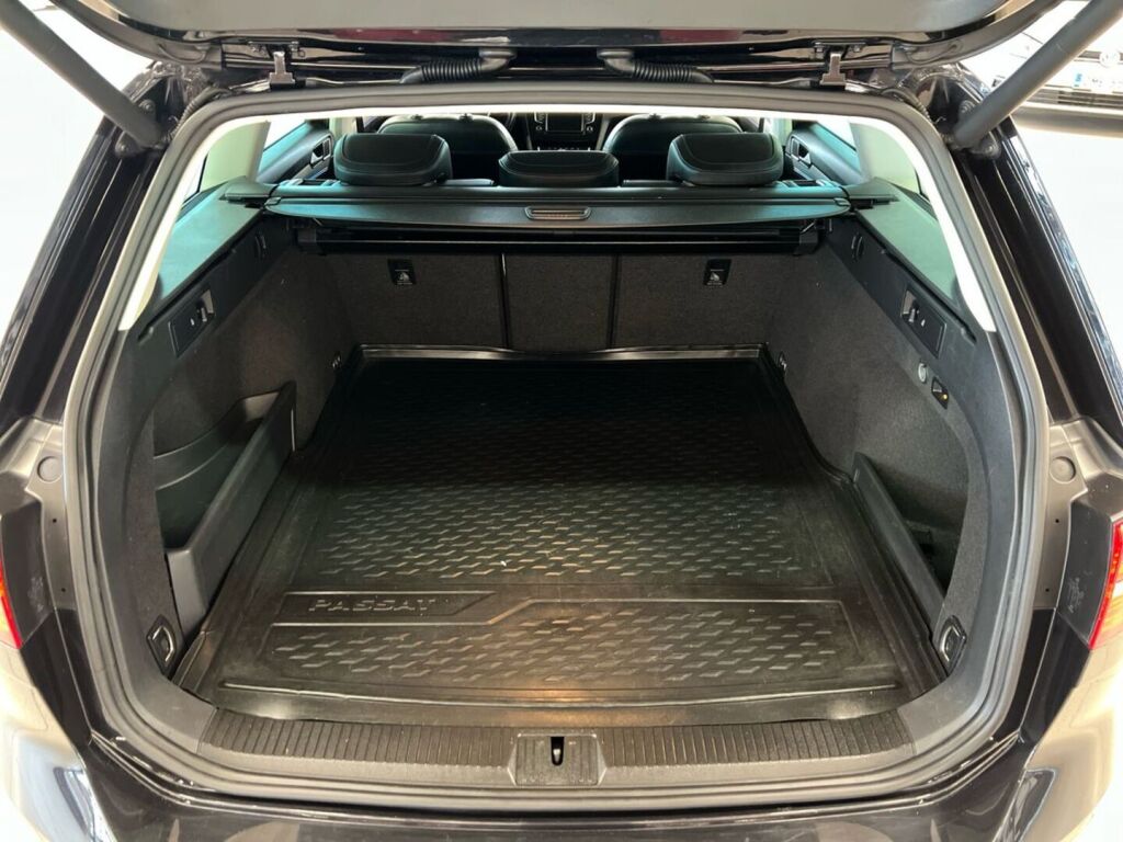 Volkswagen Passat 2017 Musta
