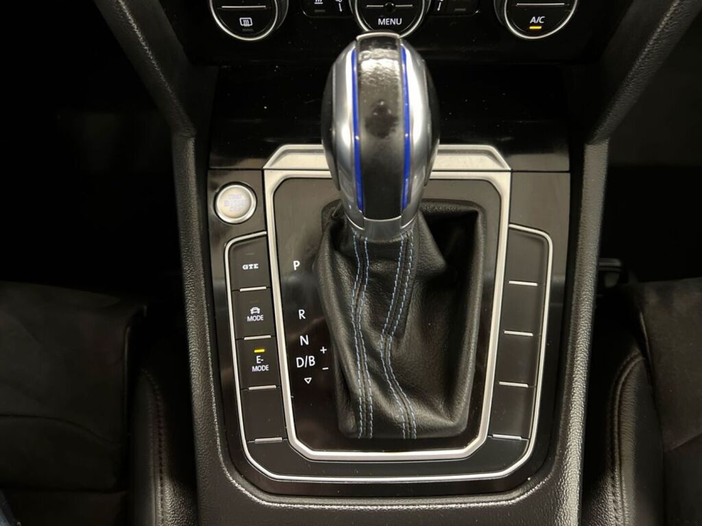 Volkswagen Passat 2017 Musta