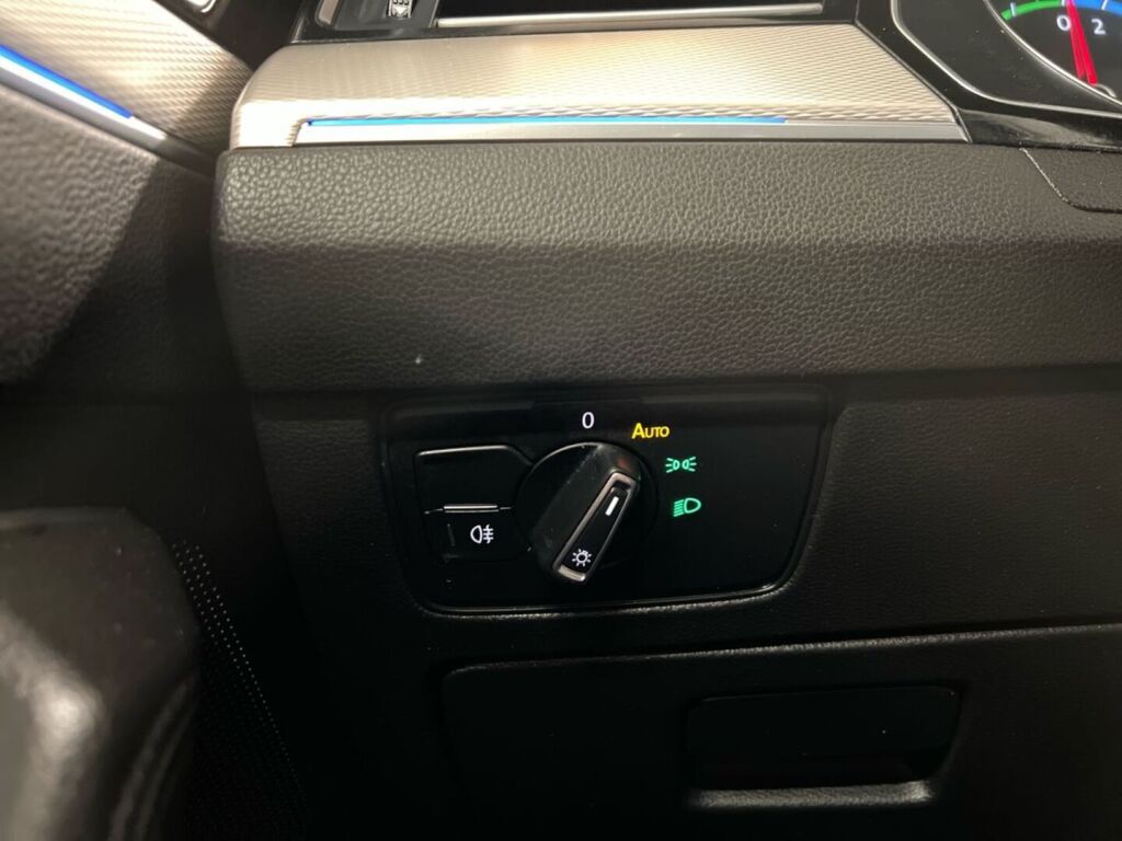 Volkswagen Passat 2017 Musta