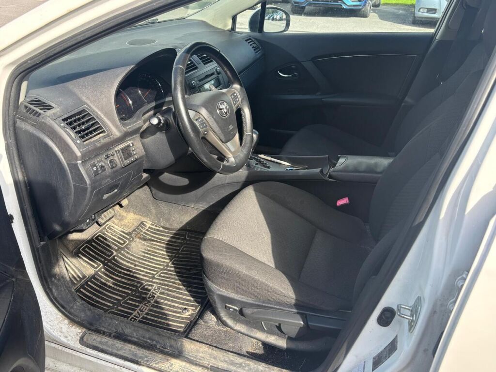 Toyota Avensis 2009 Valkoinen